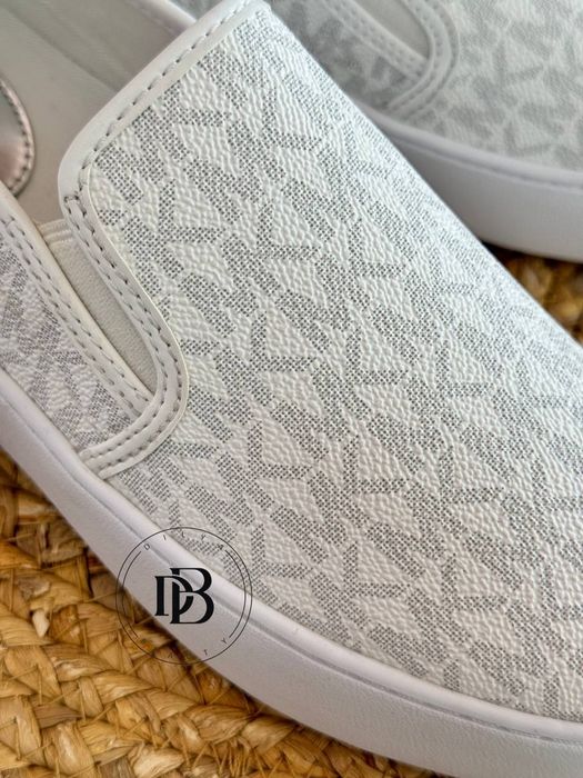 Michael Kors жюЖенская обувь 38.5-39
Кожанный  оёк кийим 
38 размер(бо