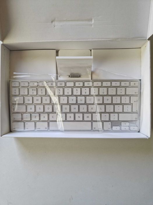 ipad 3rd generation wi fi cellular + клавиатура