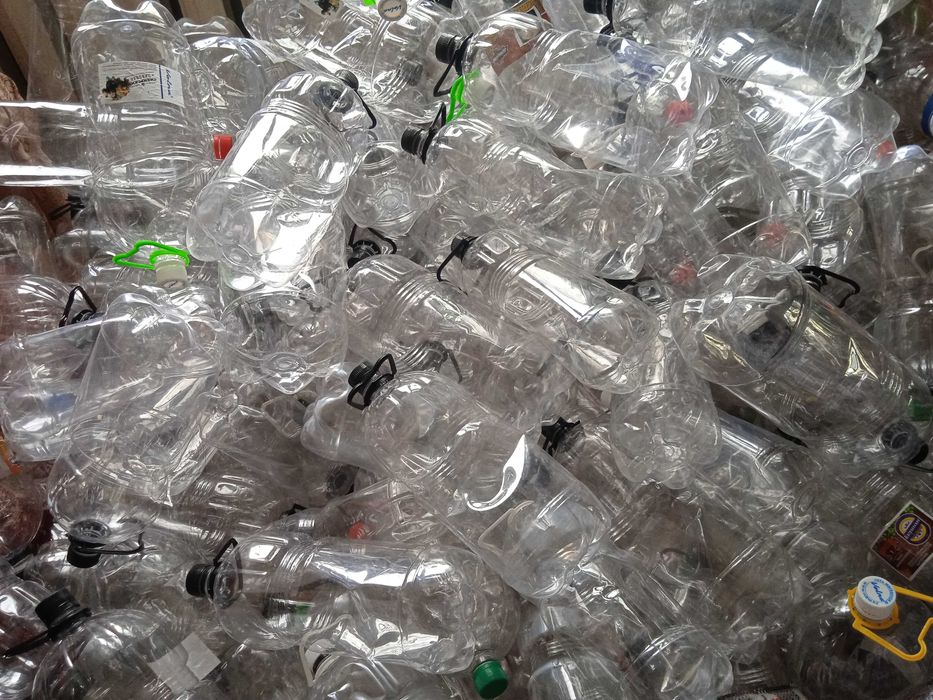 ПРОДАМ БУТЫЛКИ пластиковые из-под пива 1, 1,5, 2 и 3 литровые ! Чистые