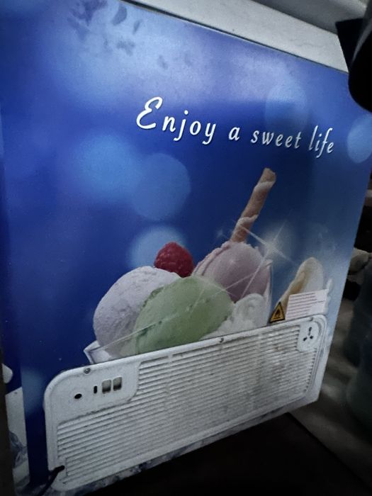 Холодильник морозилка продается