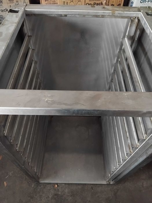 Хромникелова стойка за тави