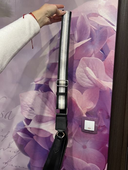 Чанта  Guess черна