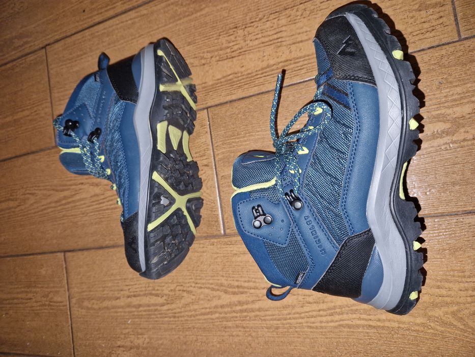 2* 75 lei/ perechea : Bocanci și trekeri = pantofi piele nr 35. Fete