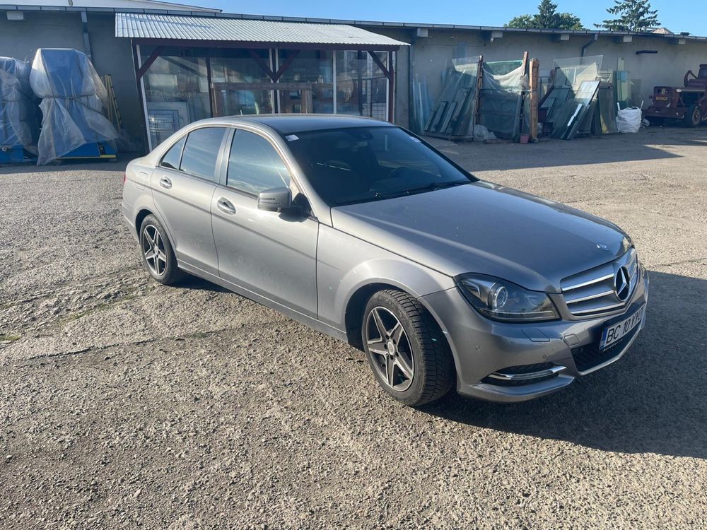 Mercedes c class w204 facelift an 2012 km