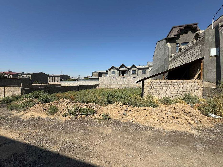 Mehnat postidan 900 metr kirganda 5 sotix yer sotiladi fasad 20x25