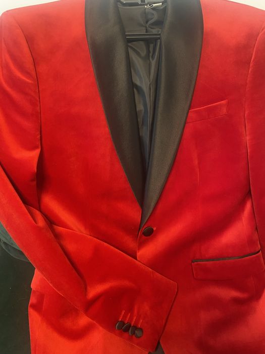 Sacou Zara catifea rosie revere saten negru, marimea 48