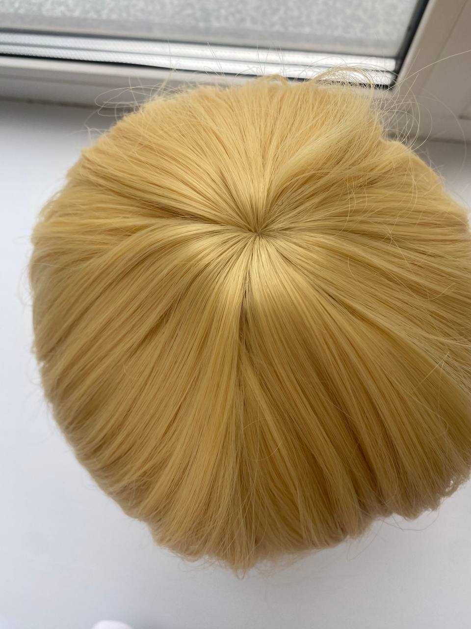 Блондинистые парик