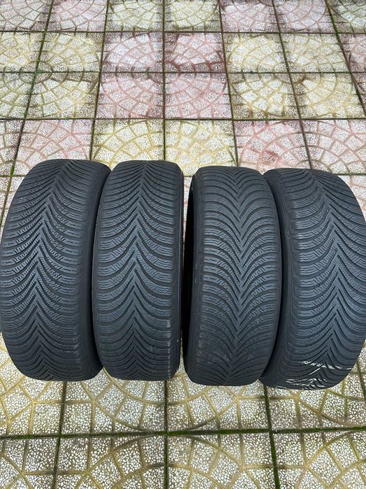 Vand cauciucuri de iarna Michelin an 2023 cu jante 205/60 R 16