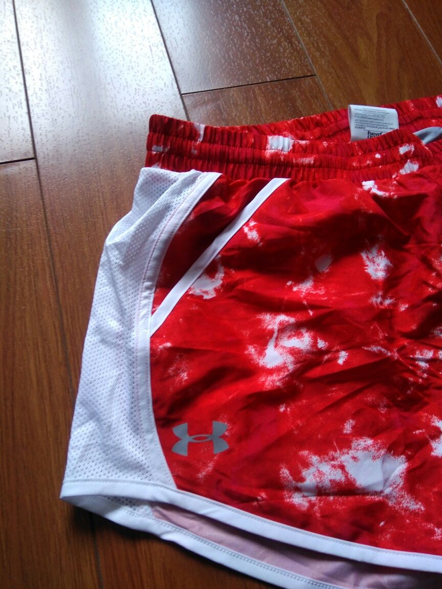 Pantaloni scurți de damă Under Armour HeatGear mărimea M