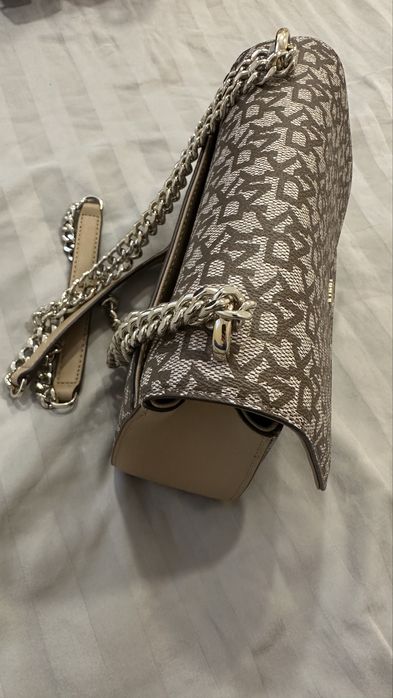 Дамска оригинална чанта DKNY