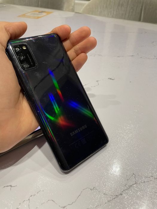 Samsung A41        4/64 gb srochno ekran alishgan ideal