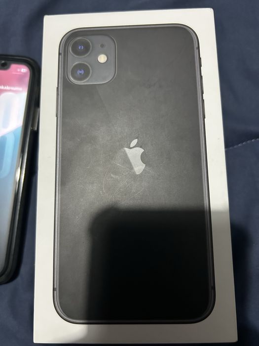 Продавам iPhone 11 64GB!
