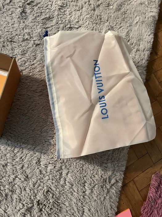 Празна кутия на louis vuitton