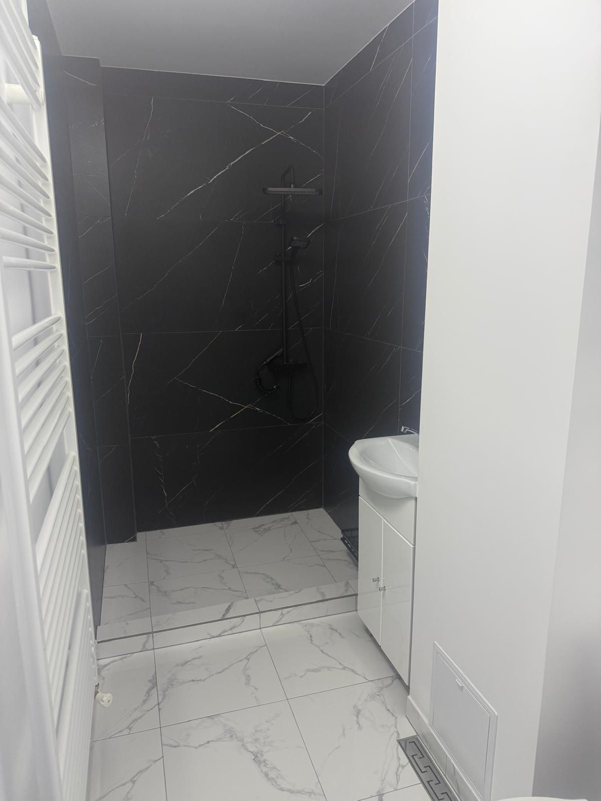 Închiriez garsonieră ( regim hotelier)