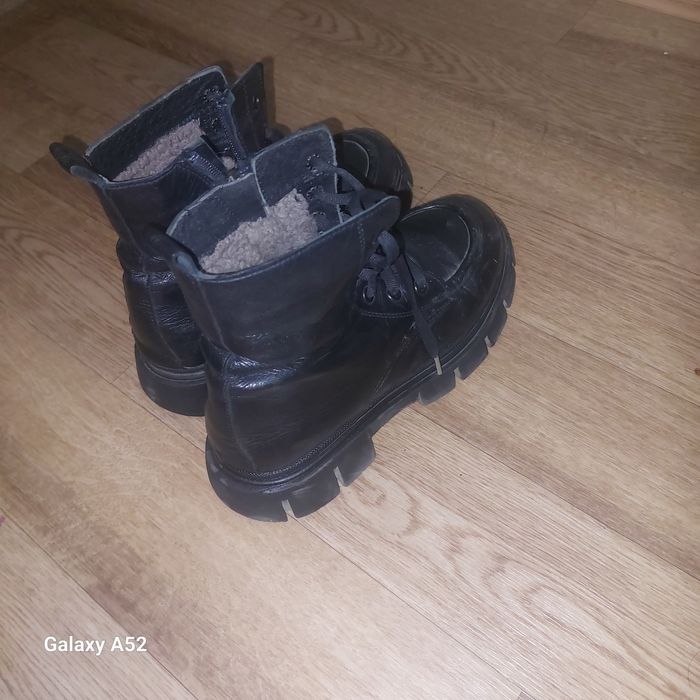 Продам  зимнюю обувь для девочки 35 размер