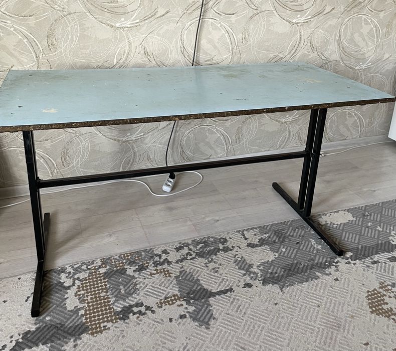 Продам стол хорошем в состоянии