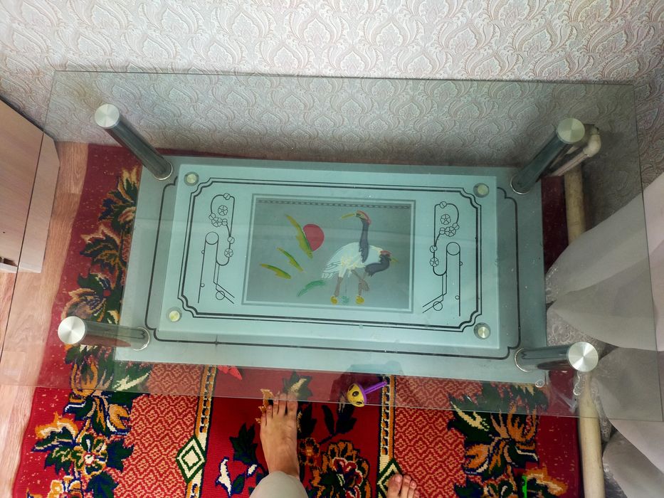 Стол подставка зал