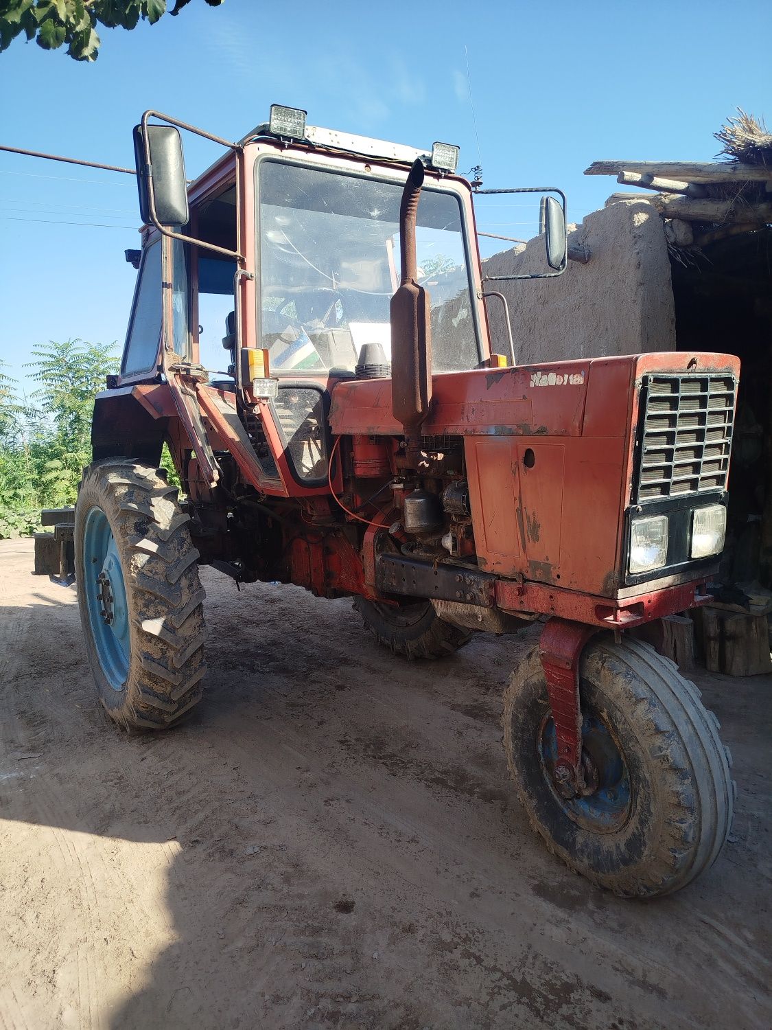 Traktor 80 x sotiladi