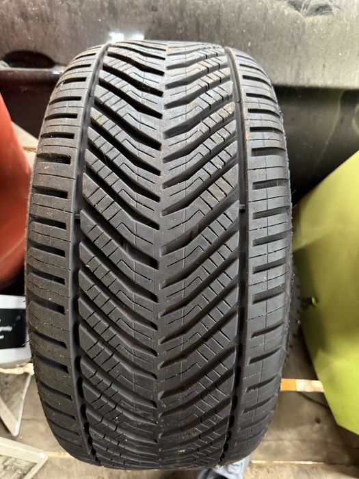 Vând două cauciucuri all season 225/40 r18 92y