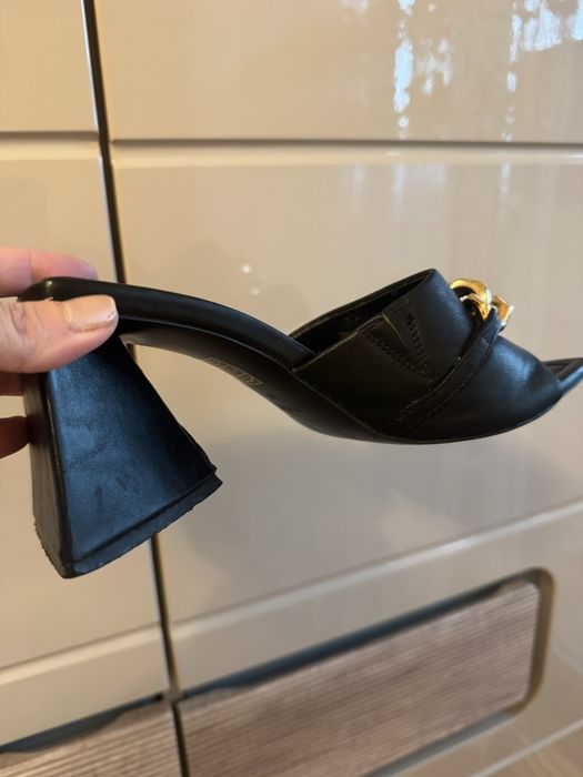 Saboti din piele il passo