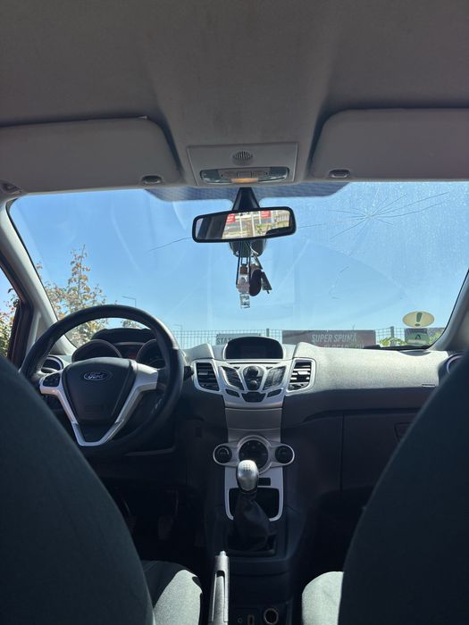 Ford Fiesta Rosu