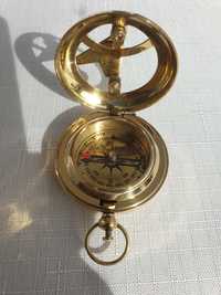 Бронзов компас с слънчев часовник