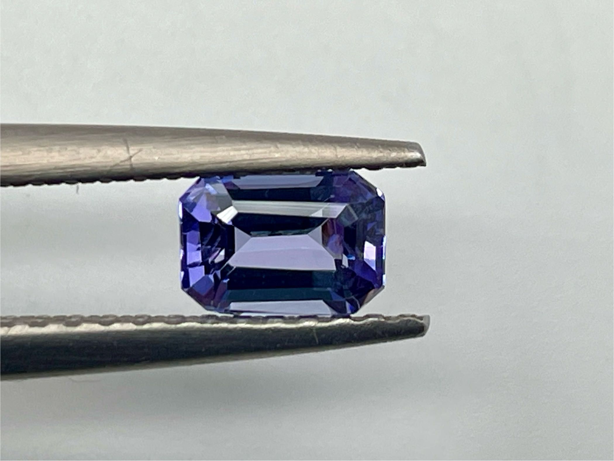 Инвестиционен естествен Танзанит 1.26ct.