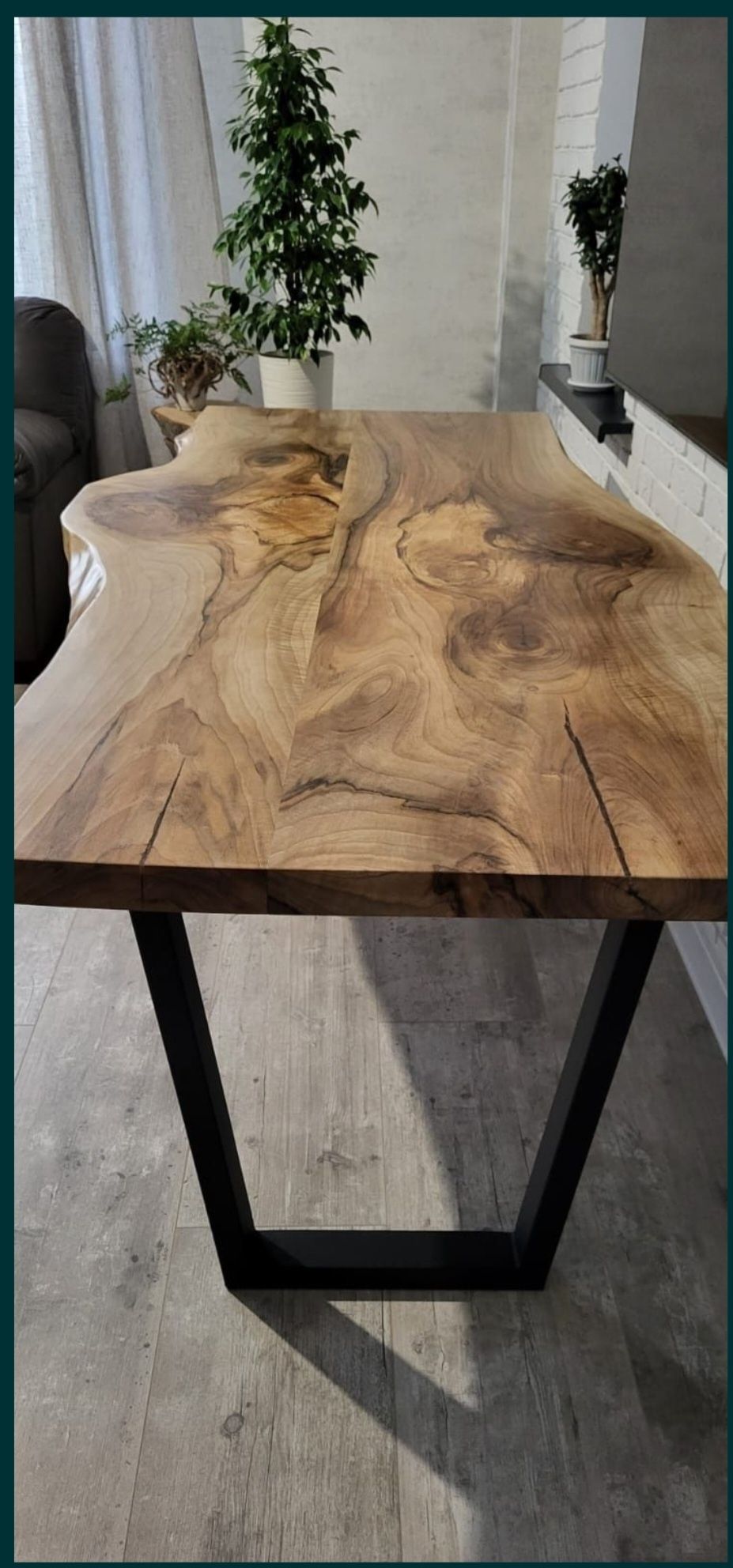 Дизайнерский стол из ореха