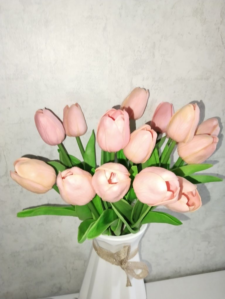 Тюльпаны из силикона с вазой за 2000