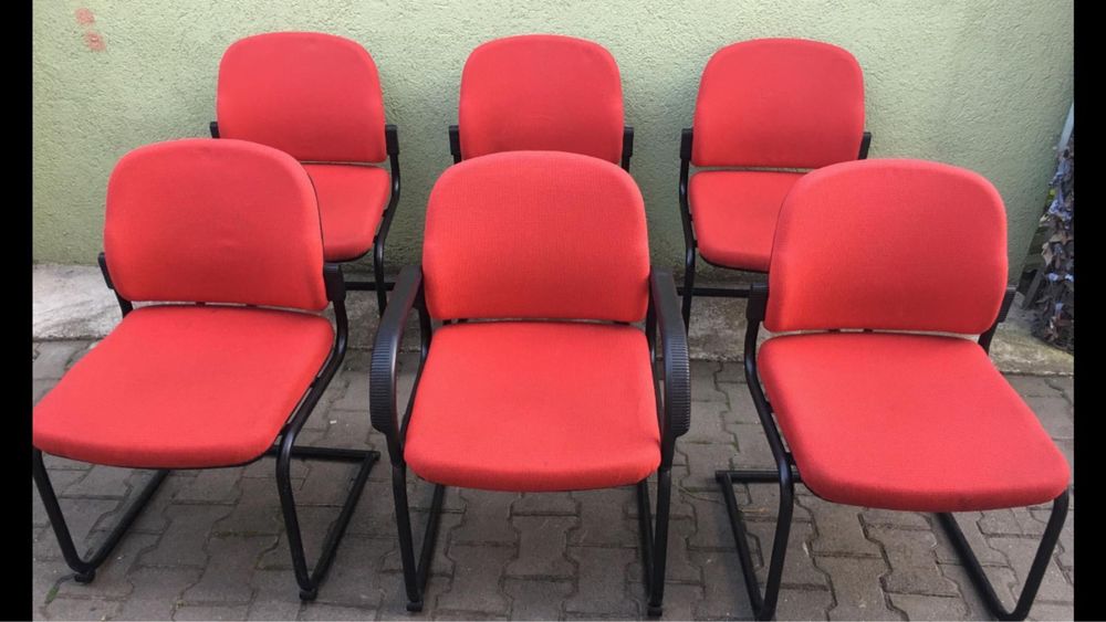 Scaune cu cadru metalic