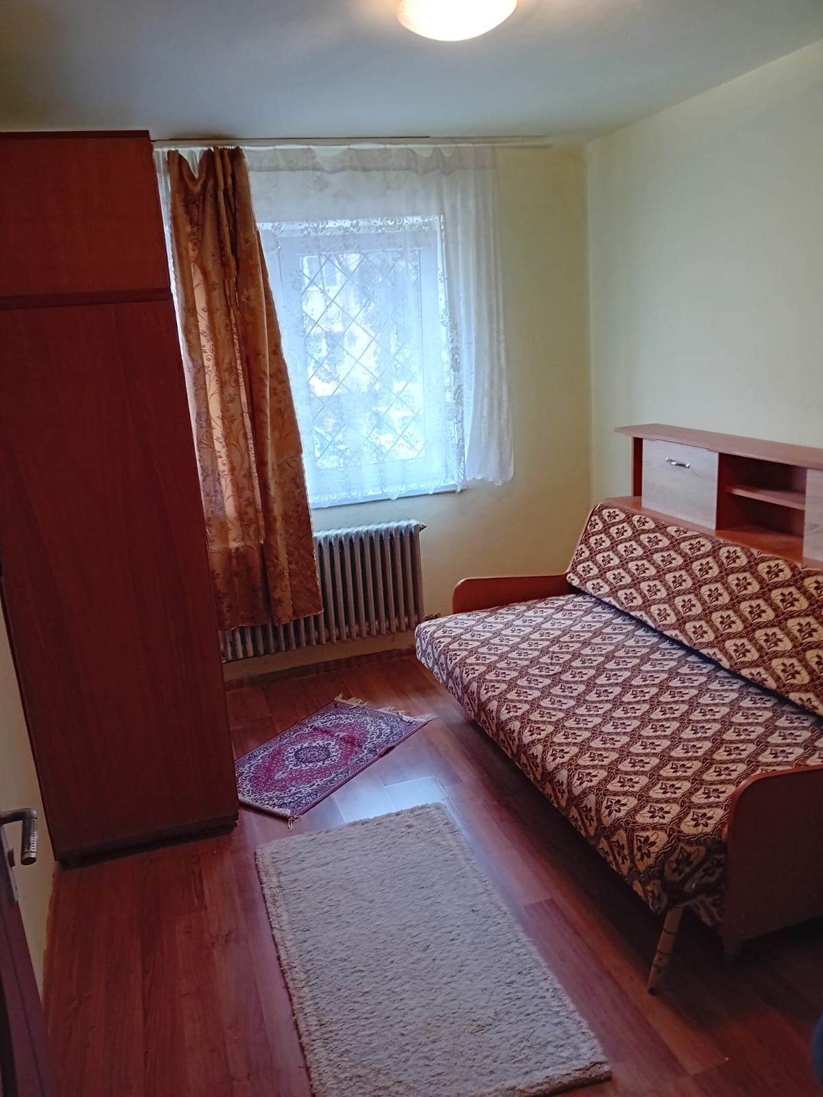 Închiriez apartament