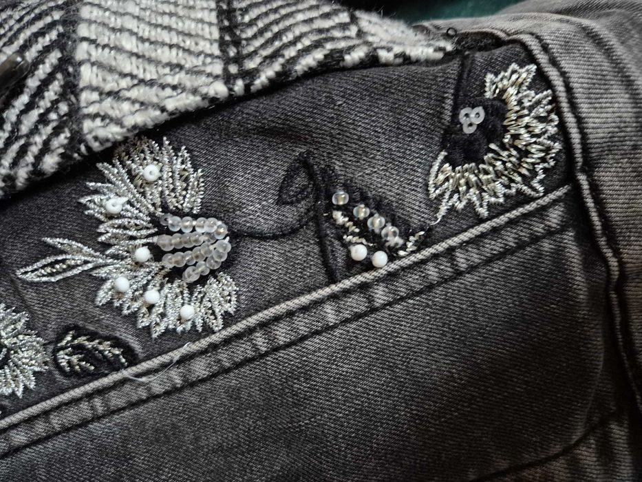 Geaca casual Desigual -blug gri cu hanorac negru