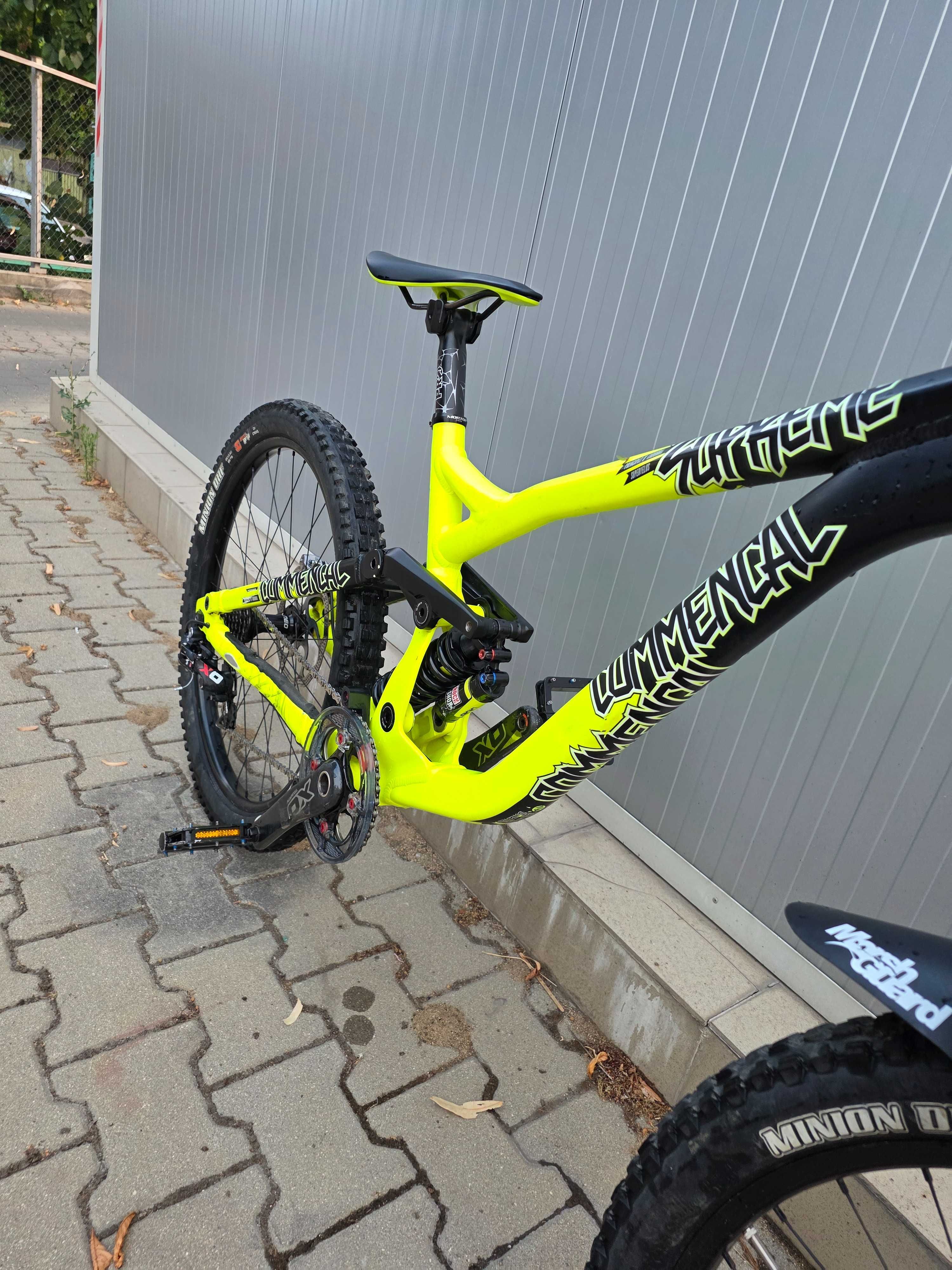 DH bike Commencal V3 Supreme