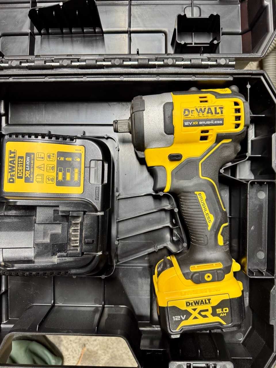 Гайковерт внтоверт шуруповерт DeWALT DCF901P1-QW комплект, ОРИГИНАЛ