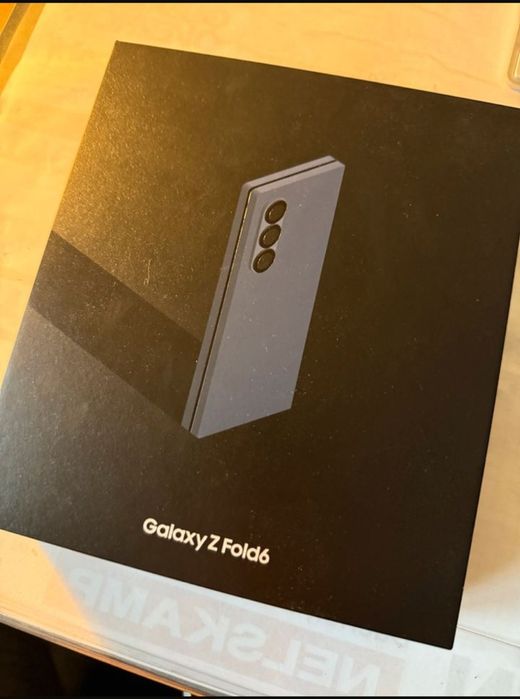 Продавам Samsung z fold 6