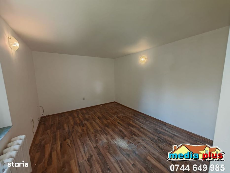 Închiriere cameră + baie și bucătărie,  zona Liceul Marin Coman