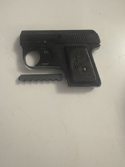 Сигнален пистолет с 6 мм капси