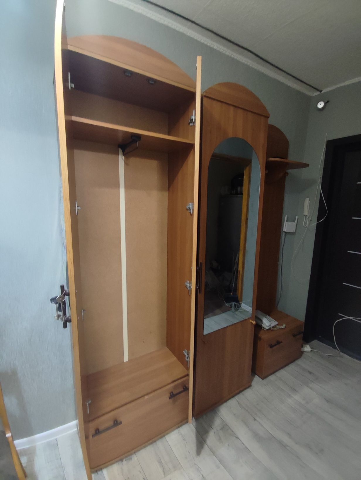 Продам  прихожую
