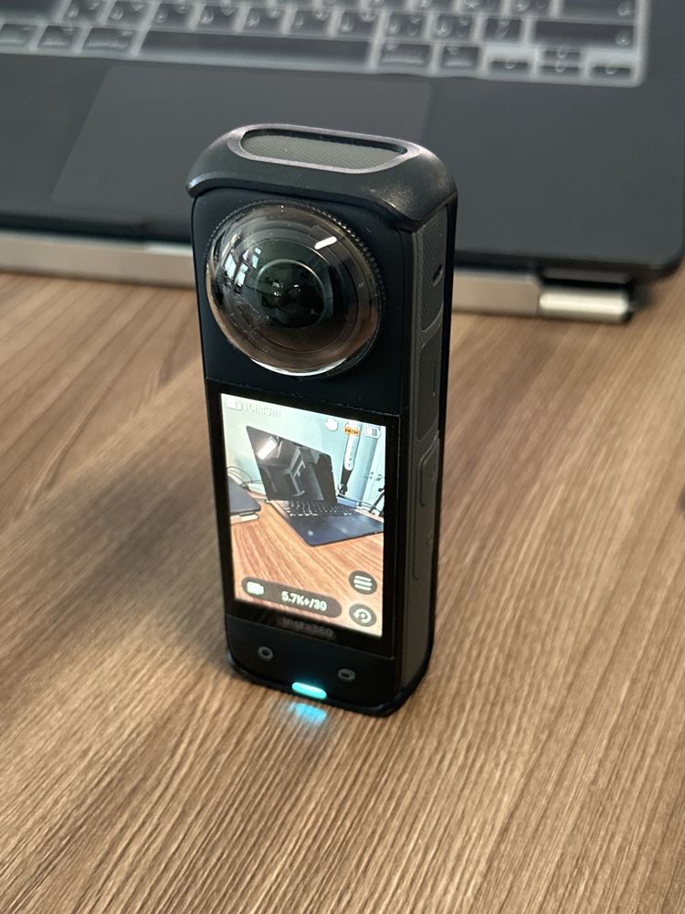 Камера Insta 360 x4