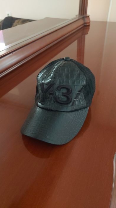 Продам бейсболку Y-3