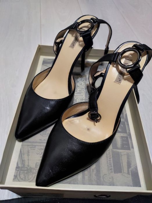 Женские босоножки