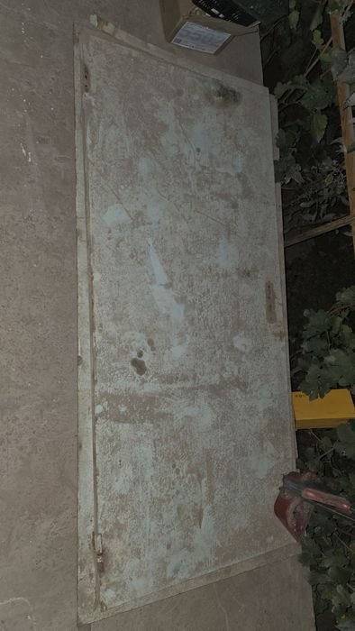 Temir eshik sotiladi