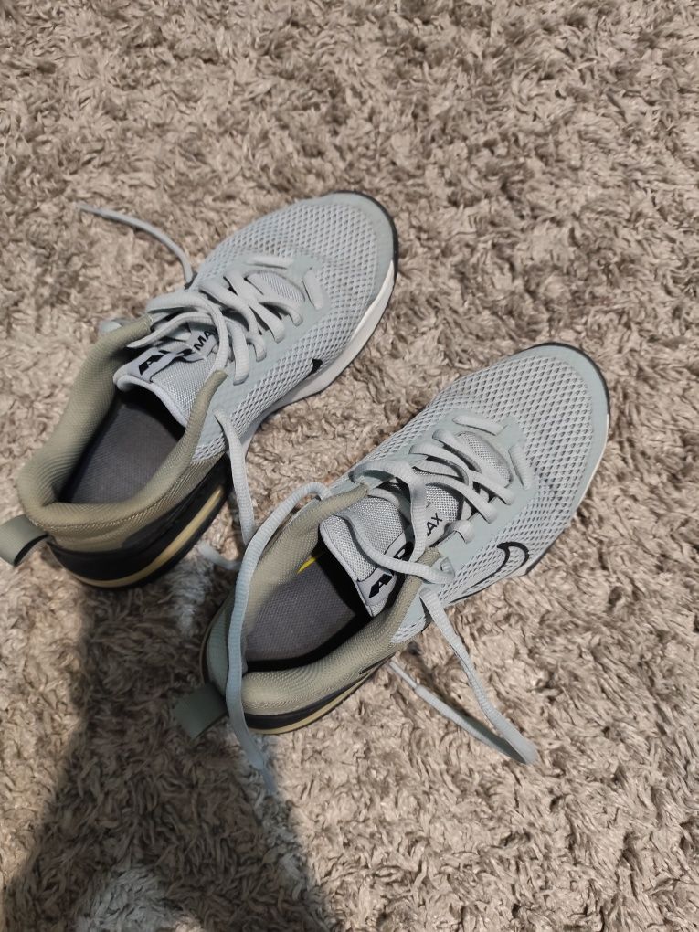 Продавам маратонки Nike air max 41 номер