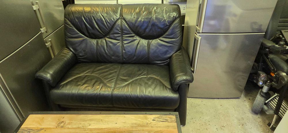 Луксозен Двуместен Диван от Естествена Кожа - Удобство и Класа