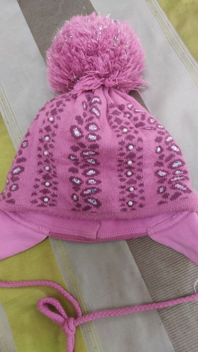 Продам зимнюю шапку 5-7 лет