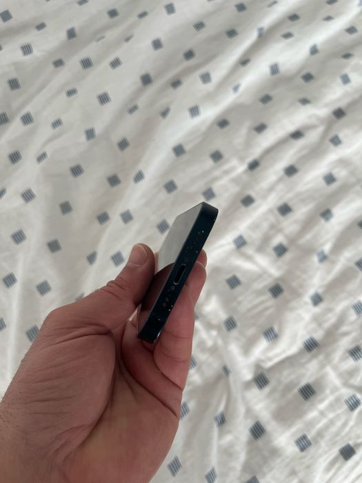 Айфон 13 мини син в добро състояние