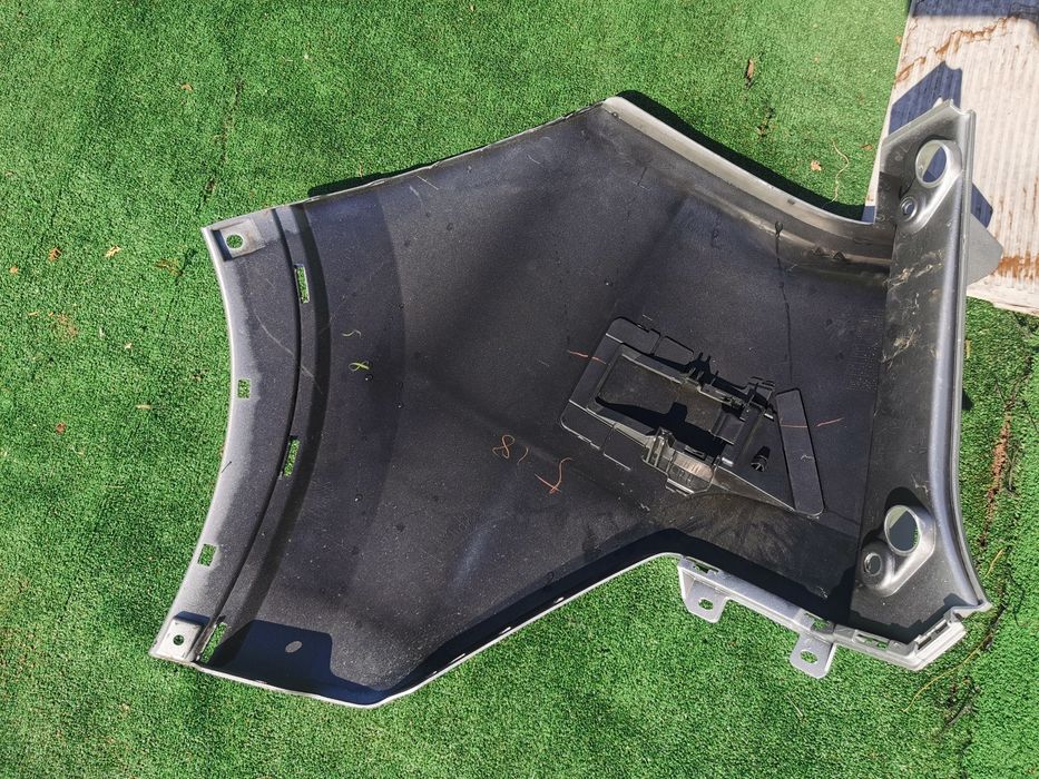 Задна дясна част от задната броня на Nissan Rogue и X-trail T33.