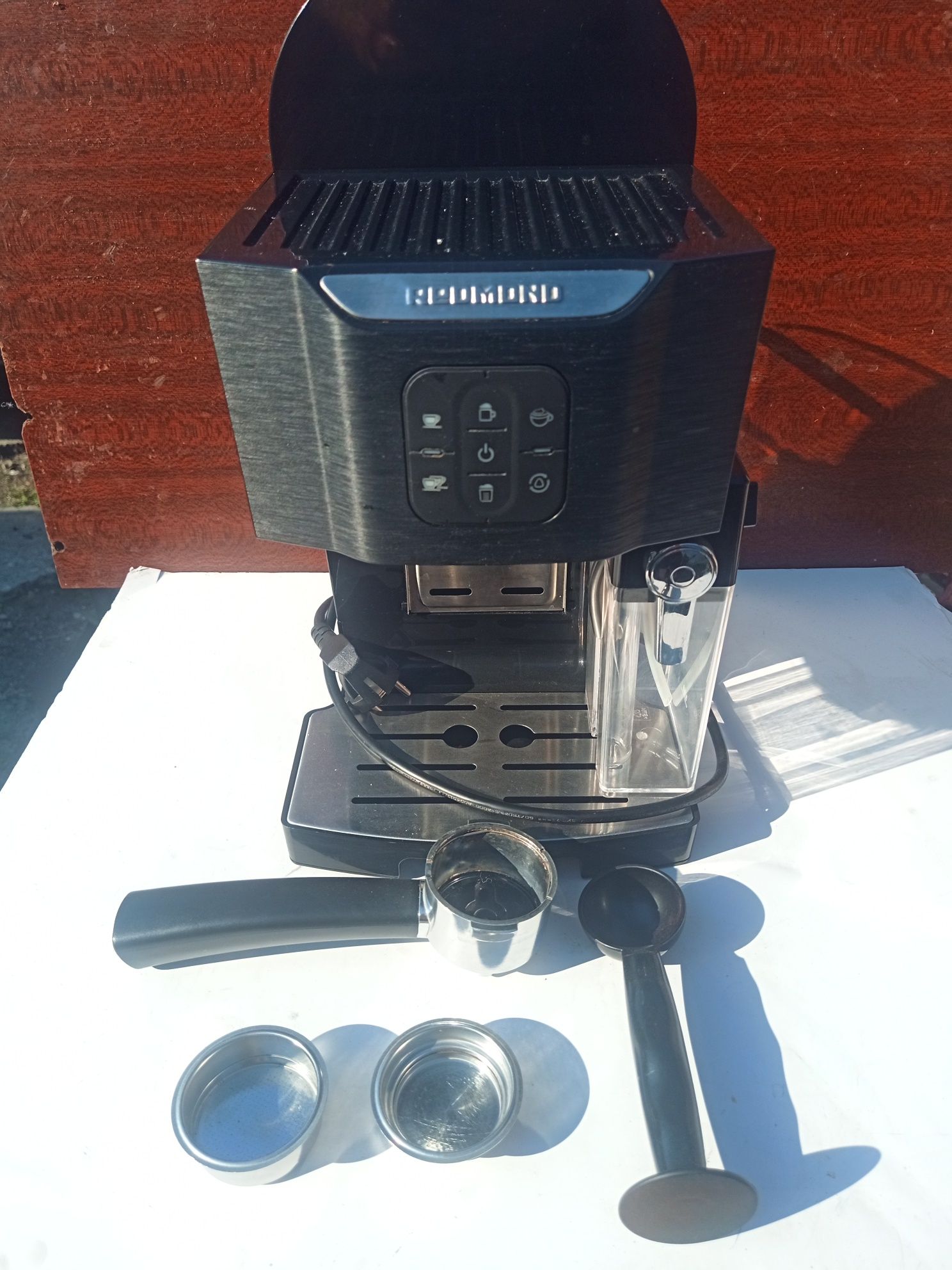 Кофеварка Redmond RCM-1511