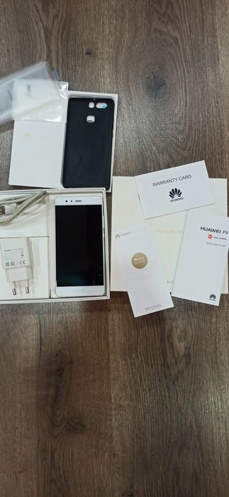 Продавам HUAWEI P9 в перфектно състояние,със стъклен протектор и силик