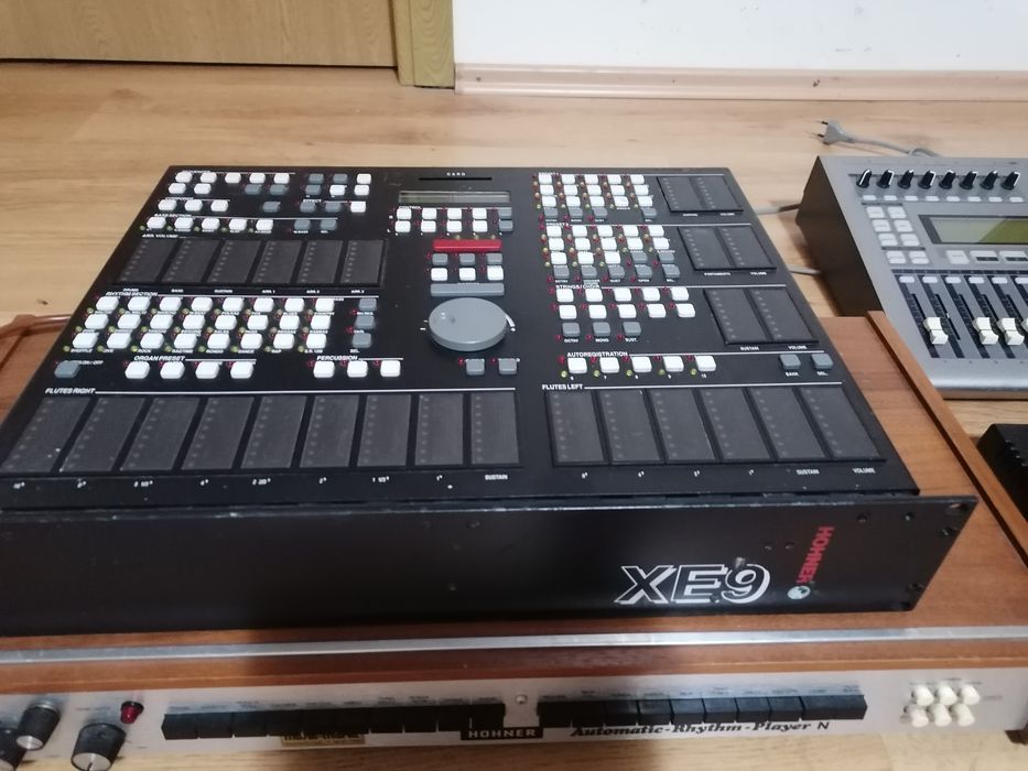 Yamaha DX TX-7 Hohner XE9 Yamaha AW16G Roland EM101 Hohner rhythm 80